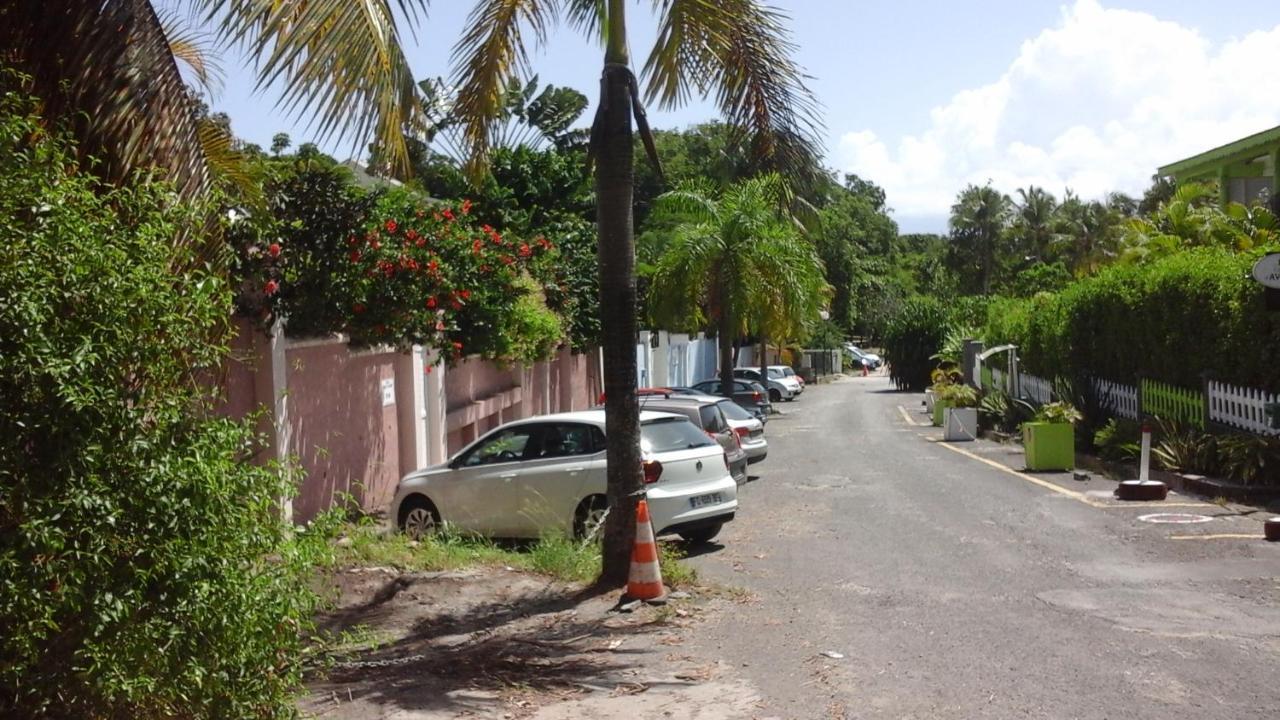 Appartement Les Pieds Dans L'Eau Le Gosier  Exterior photo
